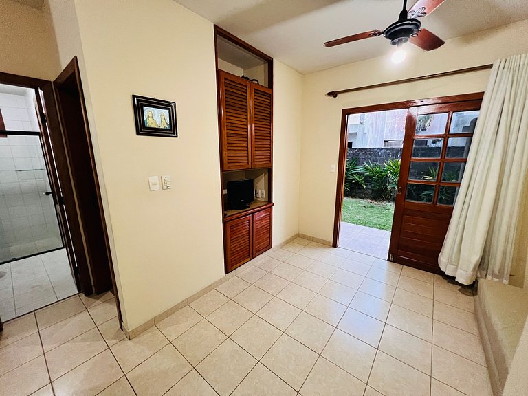 112 - quarto e sala a 50m da praia