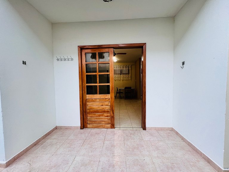 112 - quarto e sala a 50m da praia